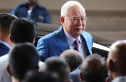 Mantan PM Malaysia Najib Membela Diri di Sidang Skandal 1MDB