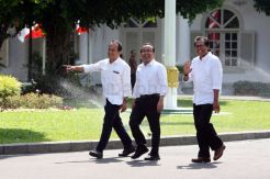 Rocky Gerung Sebut Jokowi Tak Paham Pancasila, Jubir Presiden Tersenyum