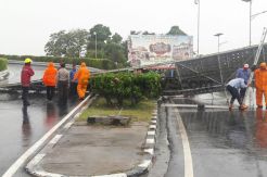 Reklame di Jakarta Rawan Roboh, Dinas PTSP: Membahayakan Dibongkar Saja