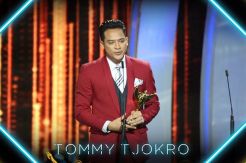 Tommy Tjokro Raih Piala Presenter Berita Terfavorit PGA 2019