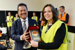 Kunjungi Australia, Wamenhan Jajaki Kerja Sama Produksi Kendaraan Tempur