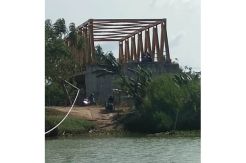 Warga Pertanyakan Proyek Jembatan Kuning Muaragembong Bekasi Terhenti