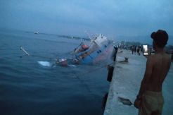 Kapal Bermuatan Semen Tenggelam di Pelabuhan Lewoleba