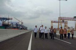 Jokowi: Tol Layang Jakarta-Cikampek Bisa Kurangi Kemacetan 30%