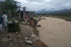 Diterjang Banjir Bandang, 6 Rumah Hanyut dan Jembatan Ambruk