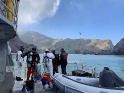Para Penyelam Lanjutkan Pencarian Korban di Perairan White Island