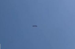 Objek Memanjang Diduga UFO Jelajahi Langit AS