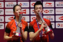 Monster Ganda Campuran China Zheng/Huang Cetak Super Grand Slam