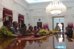 Enggan Komentari Hasil SEA Games, Jokowi Minta PSSI Benahi Sepak Bola