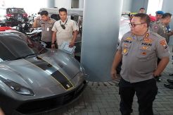Polda Jatim Razia Supercar Bodong Door to Door hingga ke Mall