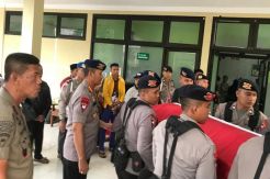 Anggota Brimob yang Meninggal Tersambar Petir Dimakamkan di Riau