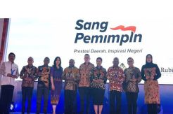 Sejumlah Penghargaan yang Diraih Bupati Jayapura Mathius Awoitauw