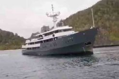 Kapal Pesiar Inggris Tabrak Karang di Perairan Pulau Wayag Raja Ampat