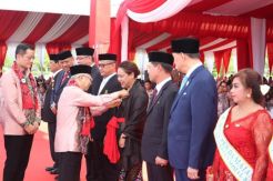 Bupati Tabanan Terima Penghargaan Satya Lencana Kebaktian Sosial