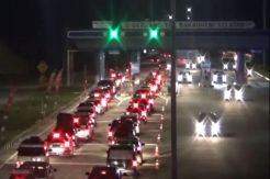 Tadi Malam Kendaraan Membeludak di pelabuhan Bakauheni