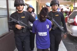 Bejat, Kakek Uzur Tega Cabuli Cucunya dengan Ancaman Golok