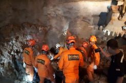 Tim SAR Evakuasi 3 Jasad Penambang, 2 Masih Tertimbun Tambang Emas