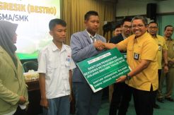 36 Pelajar dan Mahasiswa Terima Beasiswa Full Cover dari Petrokia Gresik