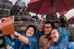 Kunjungan Wisman Seret, Menparekraf Ingin Harga Tiket Pesawat Turun