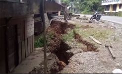 Jalan Rusak Akibat Pergerakan Tanah Penghubung Sumbar-Riau Segera Diperbaiki