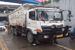Truk Tabrak 2 Pengendara Motor di Underpass Pasar Gembrong, 1 Tewas
