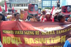 Demo, Mahasiswa Desak Kejagung Tangkap Novel Baswedan