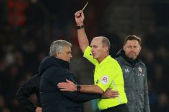 Mourinho Dikartu Kuning, Gara-gara Intip Catatan Taktik Pelatih Southampton?