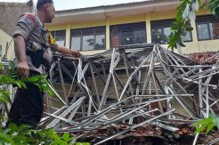 Diterjang Hujan Deras, Bangunan di SD Beji 4 Depok Ambruk