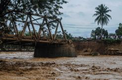 Banjir Bandang Rendam Ribuan Rumah dan Hancurkan 14 Jembatan di Lebak