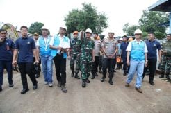 Panglima TNI dan Kapolri Pantau Gardu Listrik PLN yang Terendam Banjir