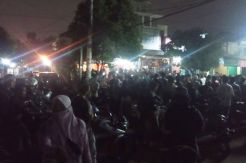 Banjir Surut, Warga Mutiara Gading Bekasi Timur Demo Penjual Miras