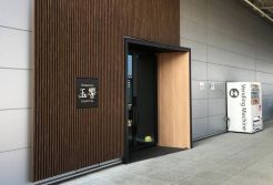Melalui Lounge Bandara Khusus, Ghosn Dalangi Pelarian dari Jepang