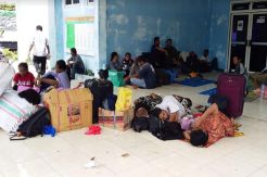 Cuaca Buruk, Ratusan Penumpang Telantar di Pelabuhan Maumere