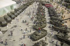 Menikmati Parade Peralatan Militer Rusia di Taman Patriot