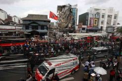 Dua Korban Bangunan Roboh Masih Dirawat Intensif