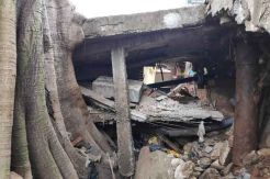 Akses Jalan Warga Penggilingan Ambles, Pengguna Diminta Waspada