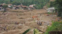 Pantang Menyerah, Pencarian Korban Longsor di Bogor Terus Dilanjutkan