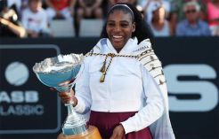 Tiga Tahun Puasa di Auckland, Serena Williams Kembali Angkat Trofi