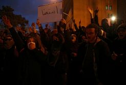 Demonstran Iran Kembali Turun ke Jalan di Hari Ketiga Protes