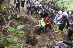 TNI-Polri Tutup Puluhan Lubang PETI di Nanggung Bogor