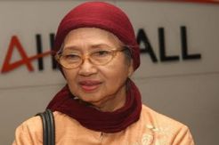 Artis Senior Ade Irawan...
