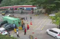 Akibat Rem Blong, Kontainer Timpa Mobil di Rest Area KM 97 Cipularang