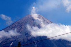 Bencana Sekunder dari Puncak Gunung Semeru Mengancam Warga dan Penerbangan