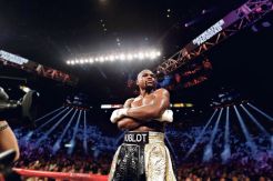 Floyd Mayweather Kalahkan...