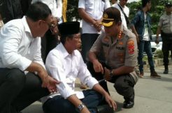 Tanah Belum Dibayar Pemerintah, Warga Blokade Jalan 1 Jam dengan Bersila