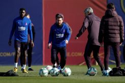 Dilema Setien, Perlukah Barcelona Mencari Pengganti Suarez?