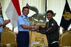 KSAU Apresiasi Inovasi dan Keberanian Perakit Pesawat Haerul