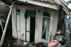 Diterpa Angin Kencang, Rumah Janda 4 Anak Roboh