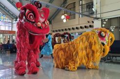 Atraksi Barongsai Meriahkan Imlek 2571 di Bandara Sam Ratulangi