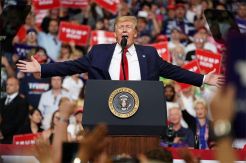 Partai Demokrat Berusaha Jadikan Persidangan Pemakzulan Trump Panggung Drama